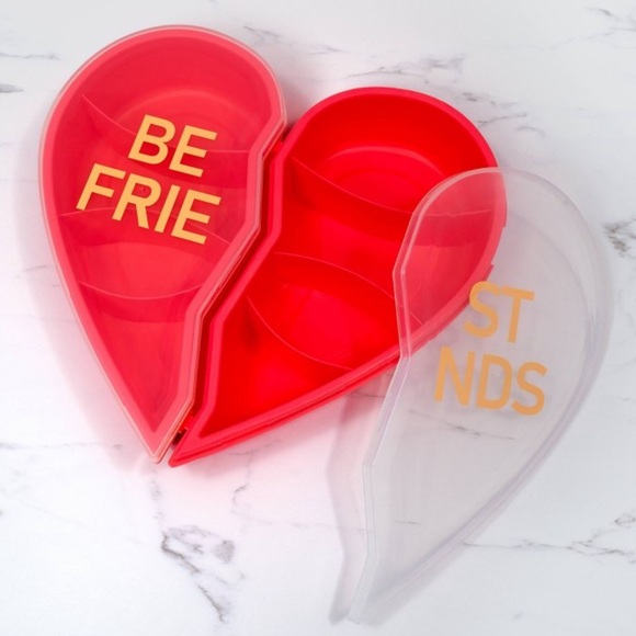 NEW! RED heart shape best friends snackle box with 8 individual compartments - Picture 1 of 6